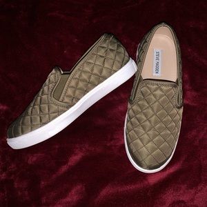 Steve Madden Casual Flat